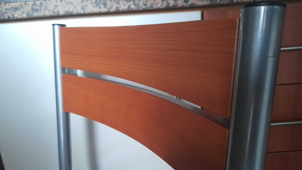 Duas Cadeiras de cozinha.