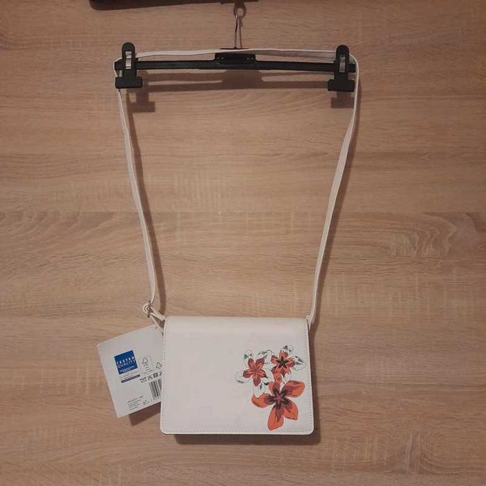 Nowa, wiosenna torebka z motywem kwiatów