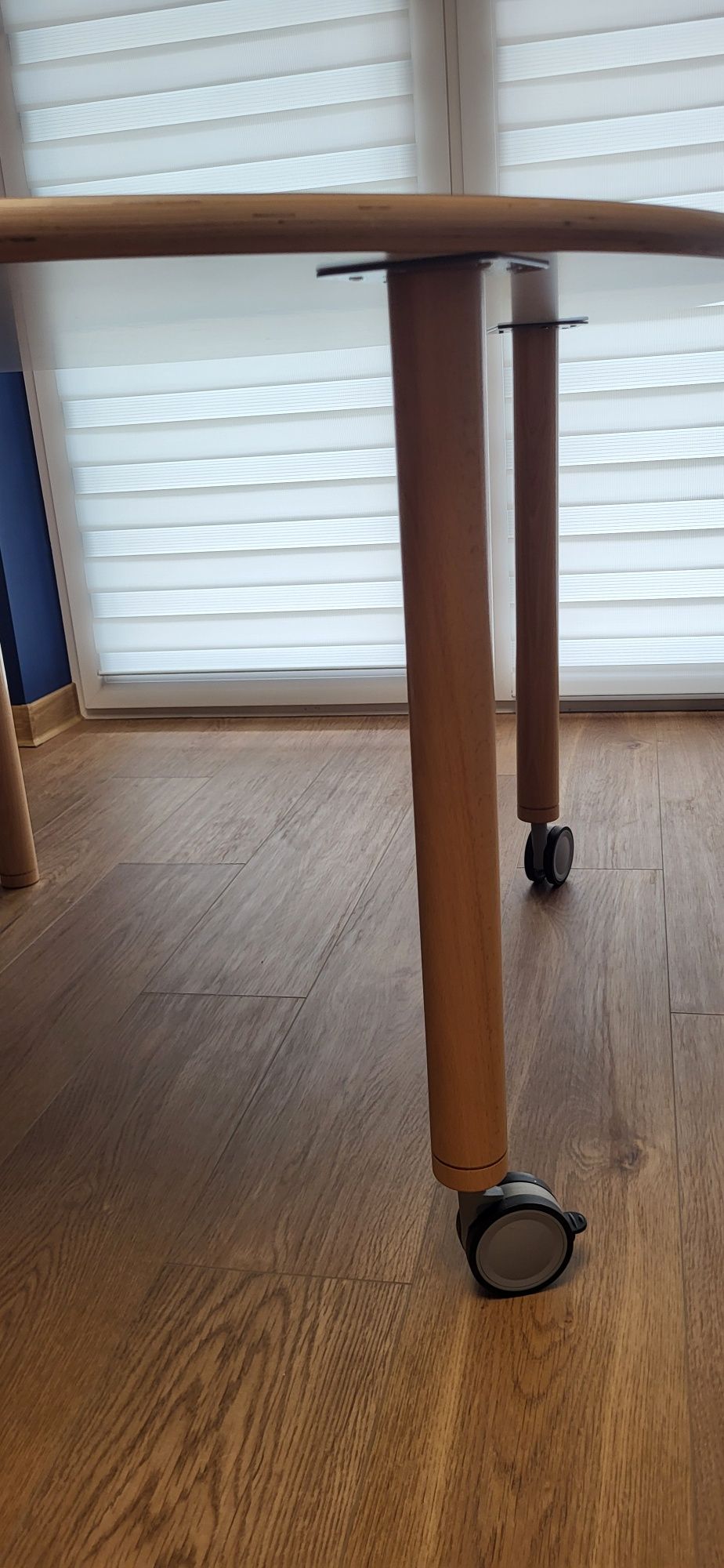 Stół Bambino Blat Flexi okrągły 120 cm solidny, kółka - niebieski