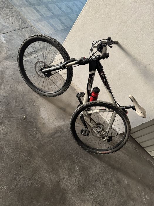 Biccicleta Ds pneu traseiro furado