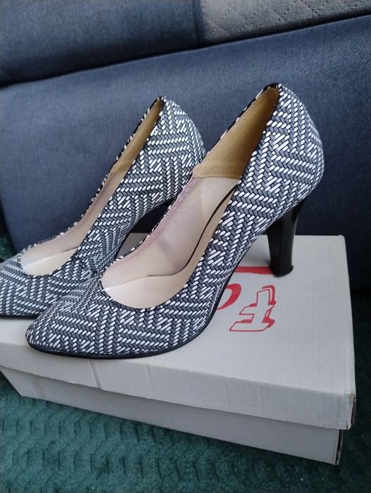 Buty na obcasie rozm 38