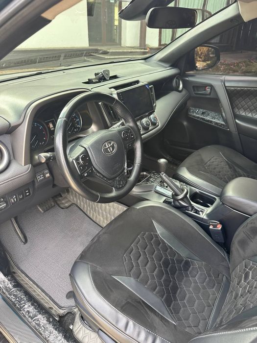 Продам Toyota RAV4 2017
