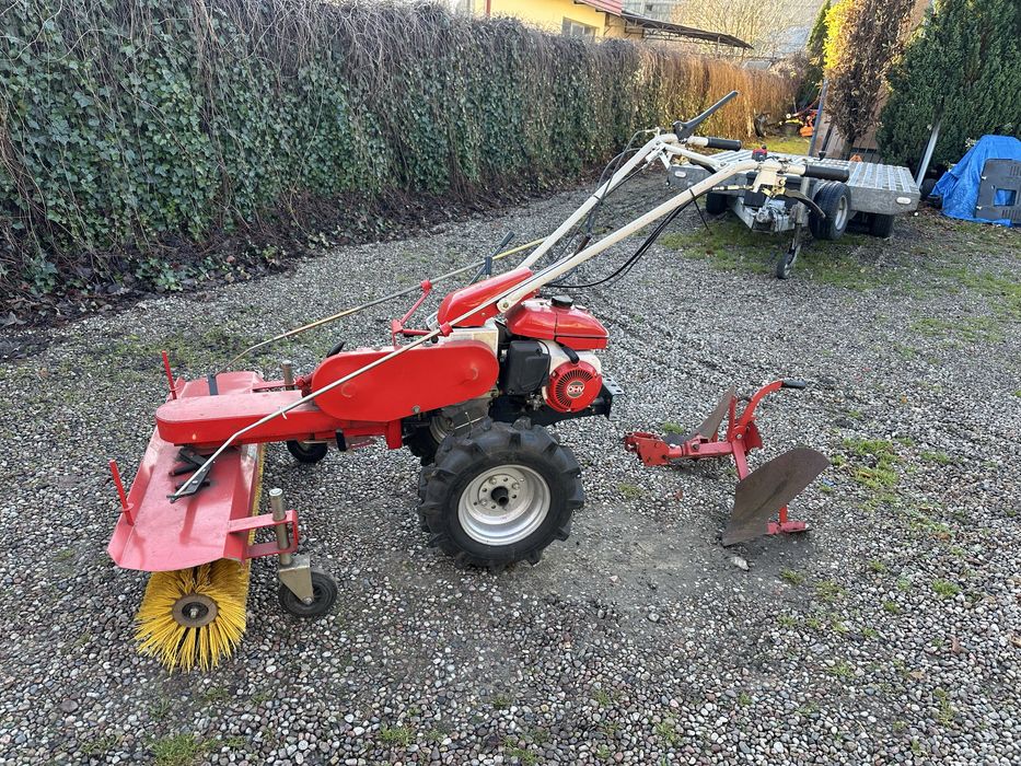 Traktorek jednoosiowy, dzik Iseki SA560 z zamiatarką