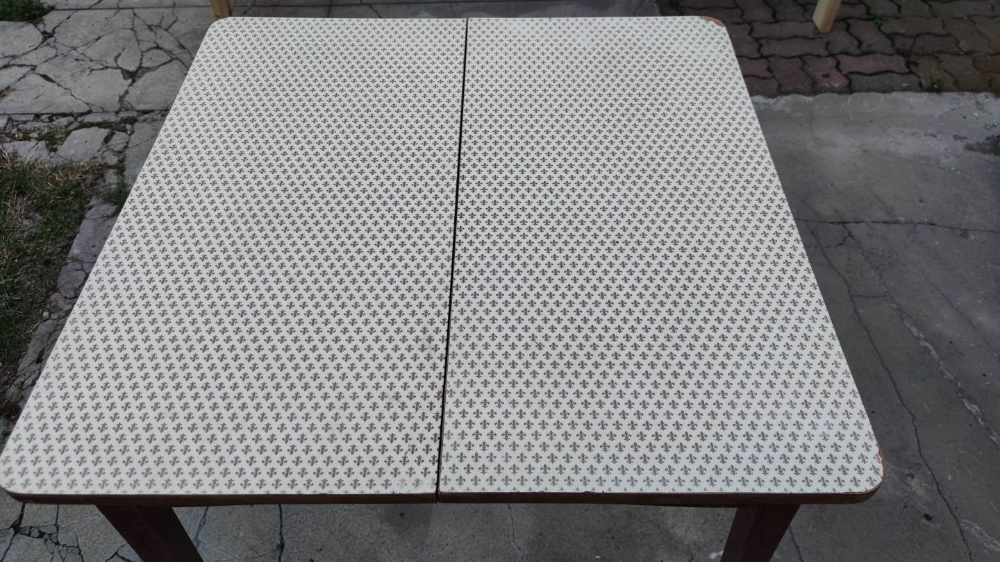 Stół PRL drewniany 80x80, rozkładany, nietuzinkowy