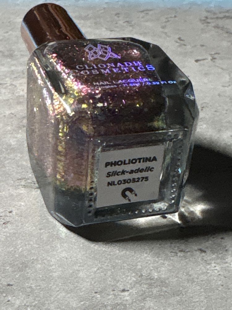 Clionadh Cosmetics lakier do paznokci multichrom magnetyczn Pholiotina