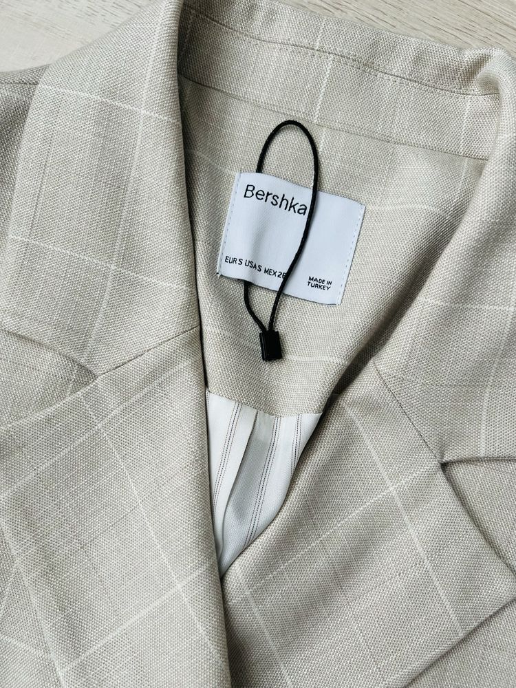Укорочений піджак Bershka!