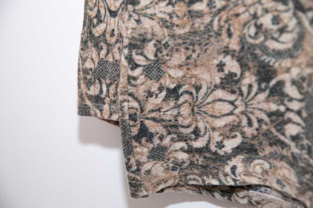 Oryginalny sweterek w gobelinowy wzor