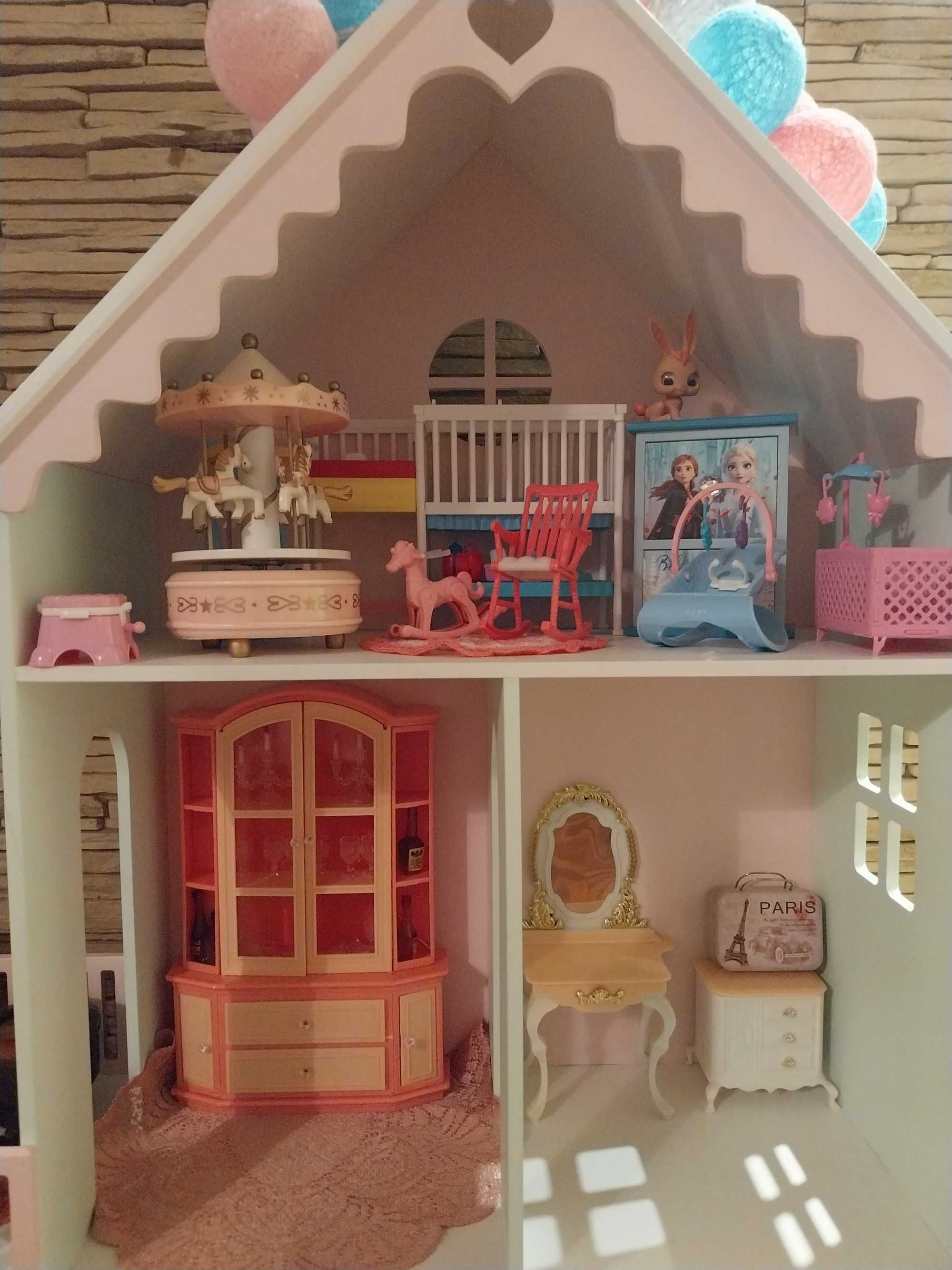 Drewniany domek dla lalek Barbie z wyposażeniem