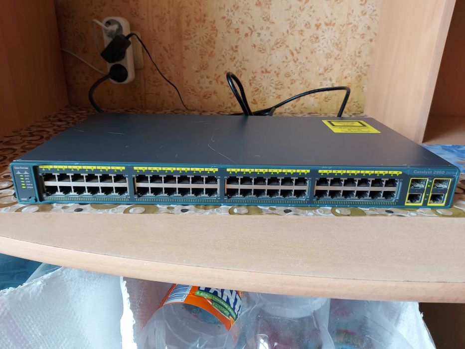 48-портовий комутатор Cisco Catalyst 2960 POE+