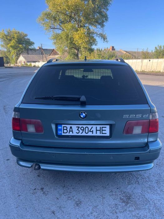 Автомобіль BMW е39 525d.