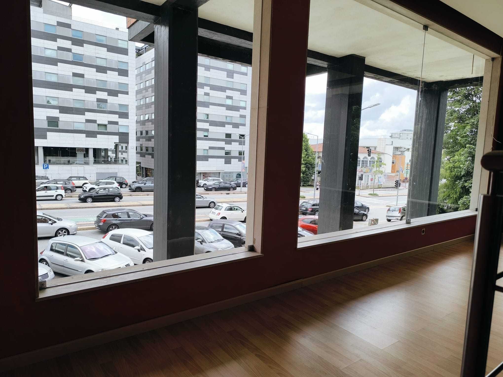 Espaço comercial à venda em Vila Nova de Famalicão
