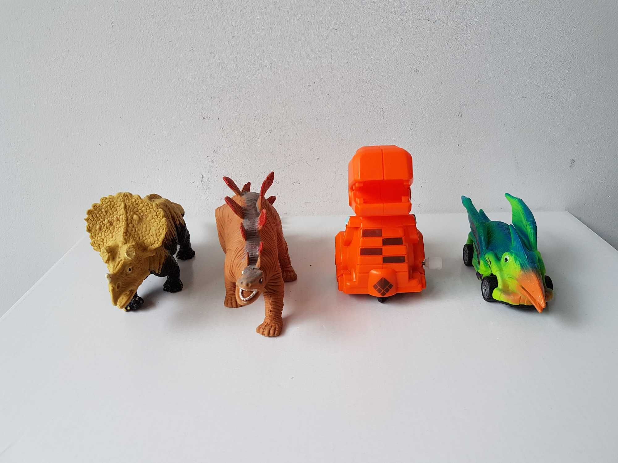 Dinozaury gumowe figurki gniotki Dinozaur nakręcany Dino auto