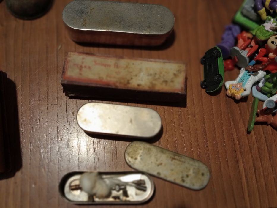 Antigas seringas e agulhas