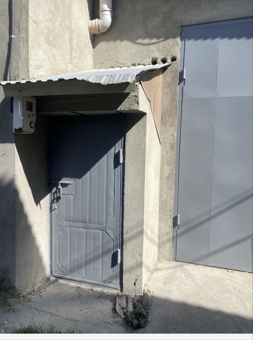 Гараж з подвало в дуже зручному місці