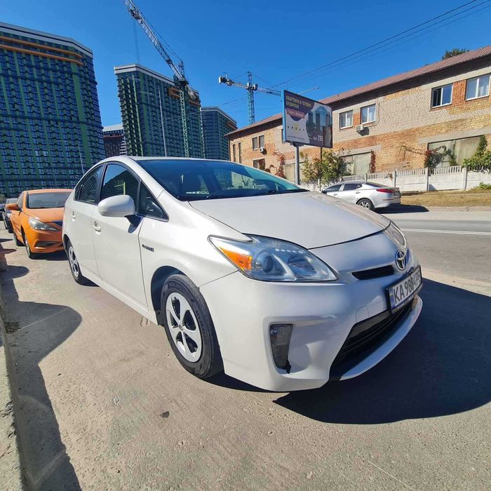 Оренда Toyota Prius 2014 р. з викупом. Найкращі умови. Київ.