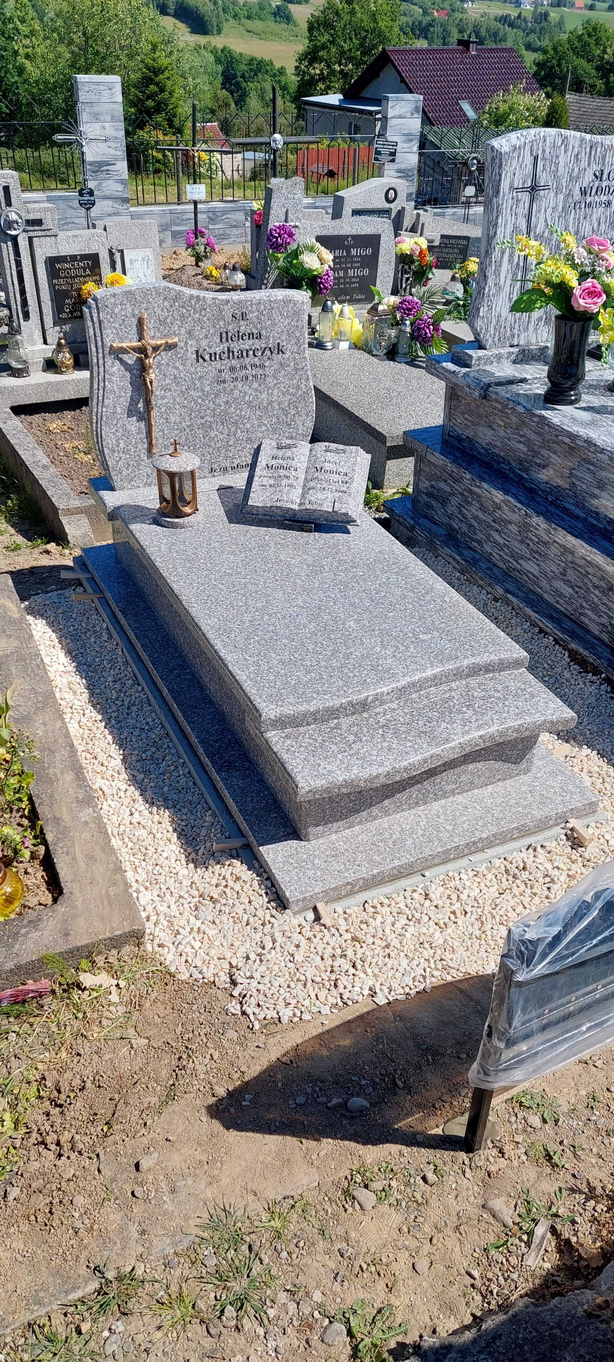 Nagrobek granitowy