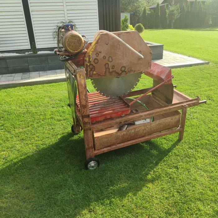 Maszyna do cięcia pustaków.