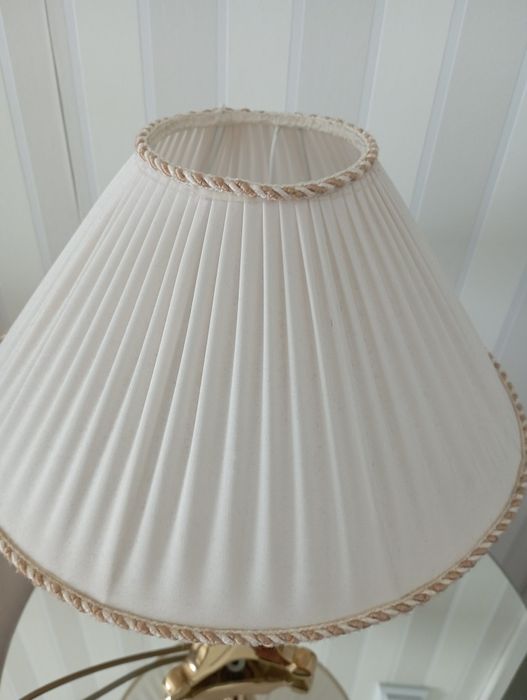 Candeeiro em metal dourado