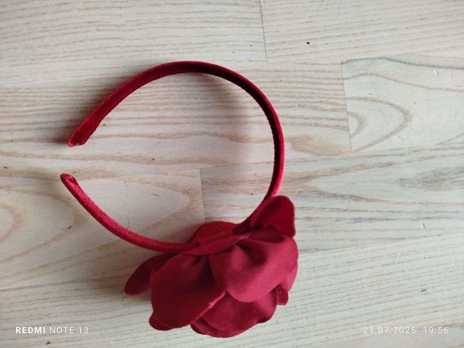 Czerwona elegancka opaska róża Hiszpanka flamenco