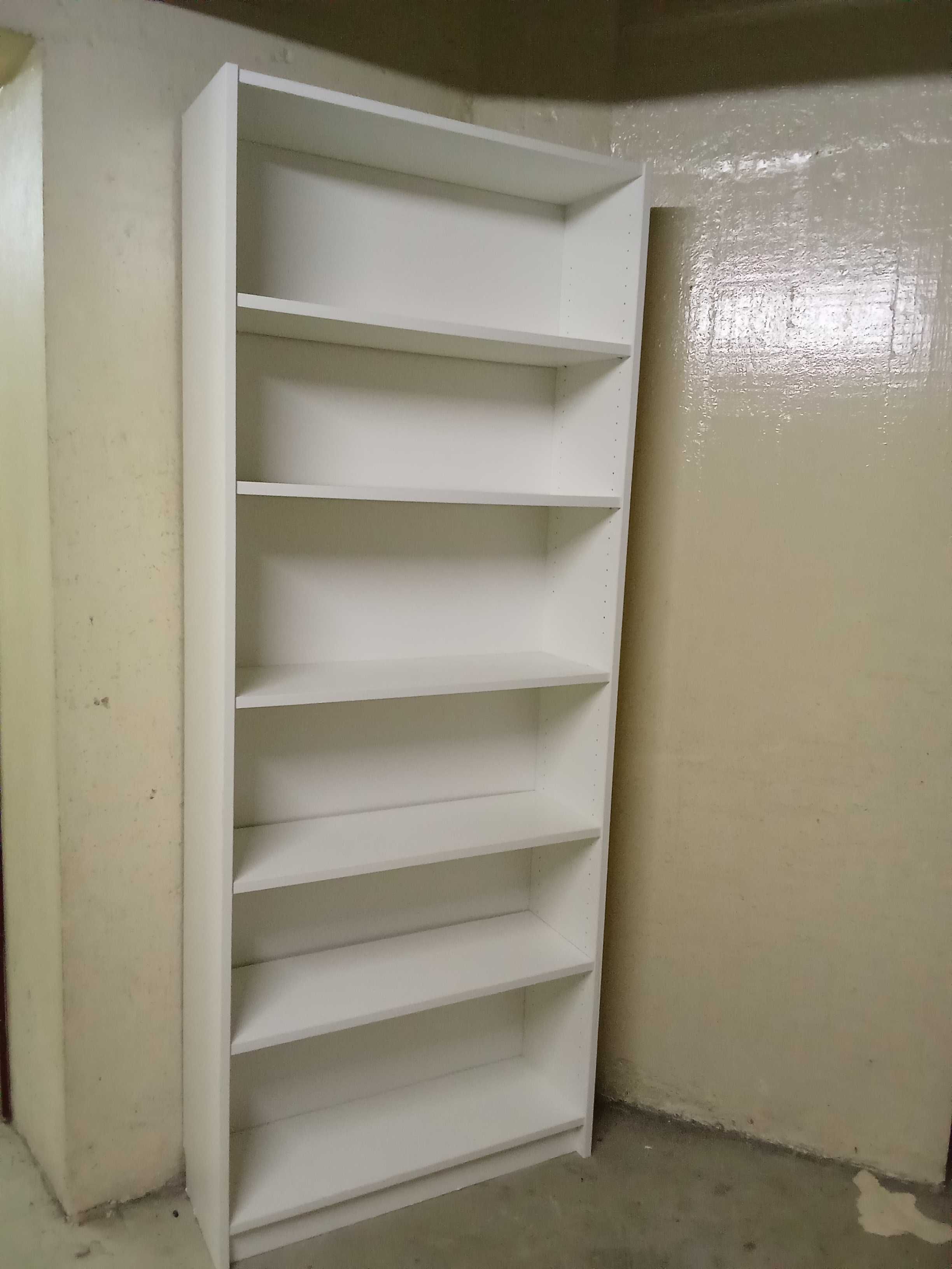 Vendo Estante com 6 prateleiras em bom estado.