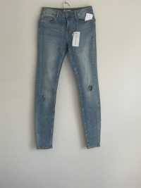 Nowe z metką elastyczne jeansy rurki Jacqueline de Yong W28 L32