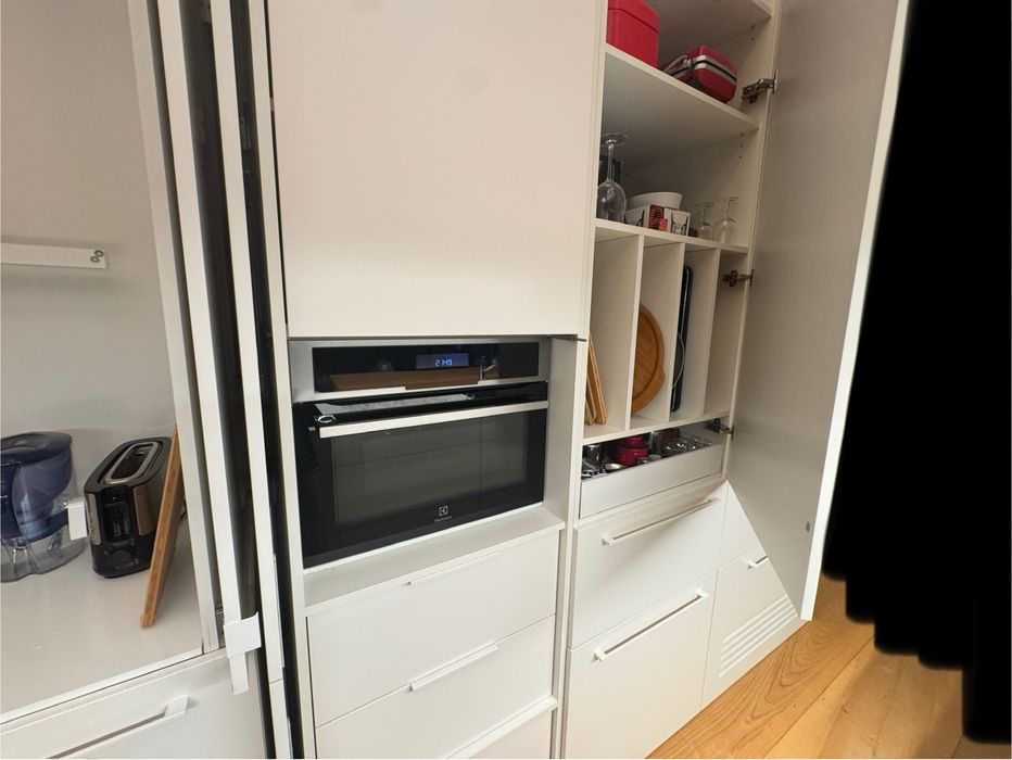 Kuchnia - wysokie szafki kuchenne