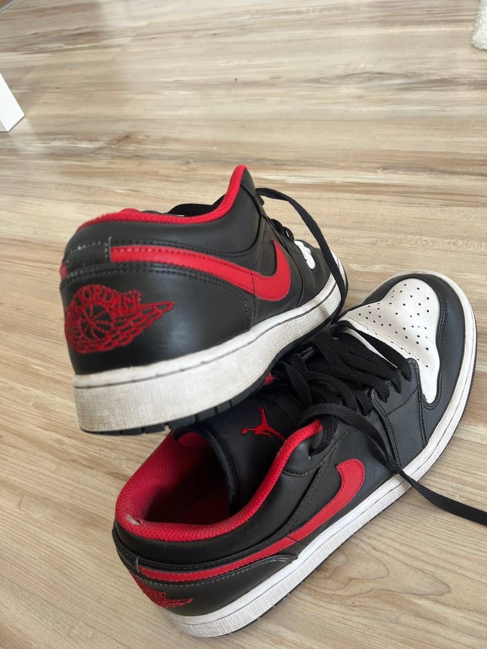 Nike Air Jordan 1 low czerwony swoosh