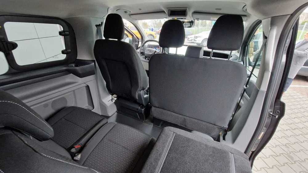 Wynajem Ford Custom – Profesjonalny Transport dla Ciebie.