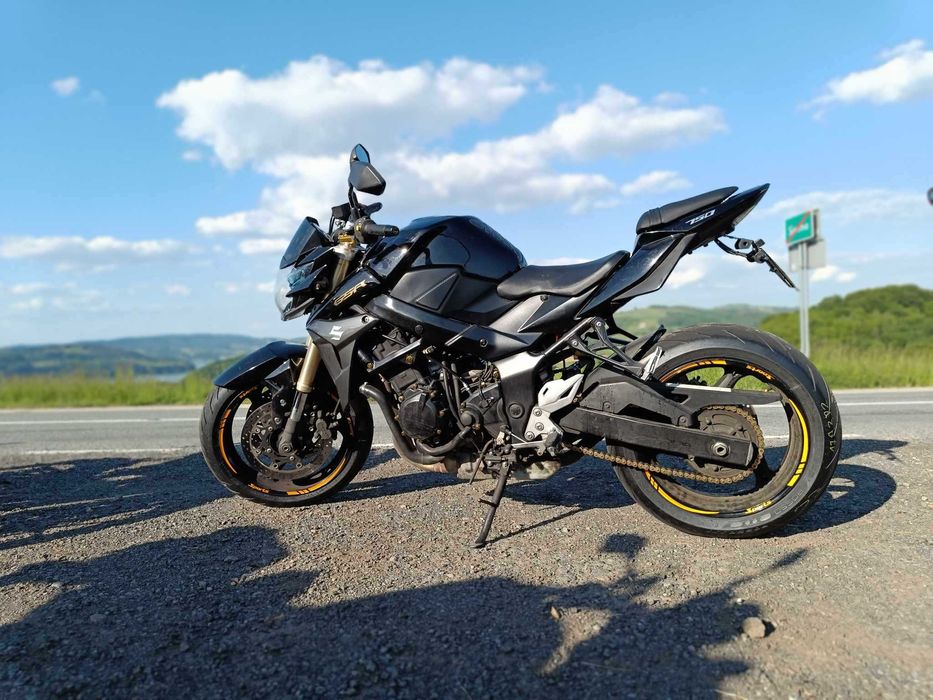 Suzuki GSR 750 Kat. A2