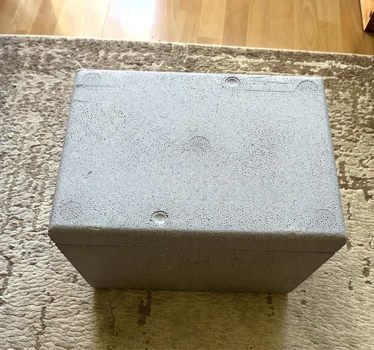 Pudło termiczne styropianowe szare z wkładami chłodzącymi