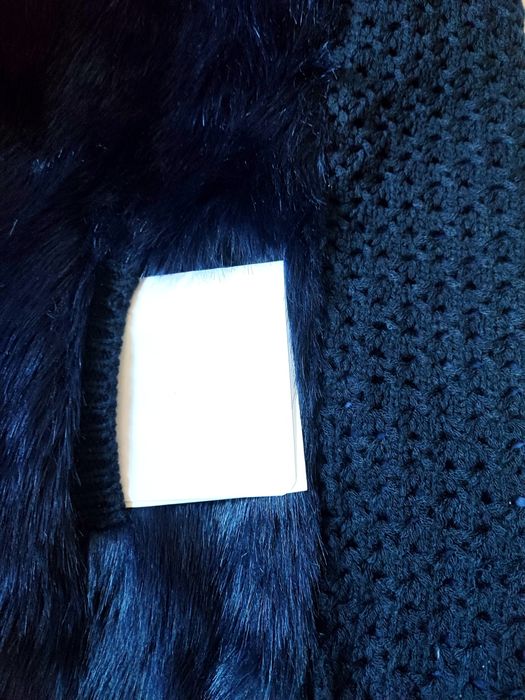 Kamizelka ze sztucznego futra w kolorze granatowym. La Go Go. 38.