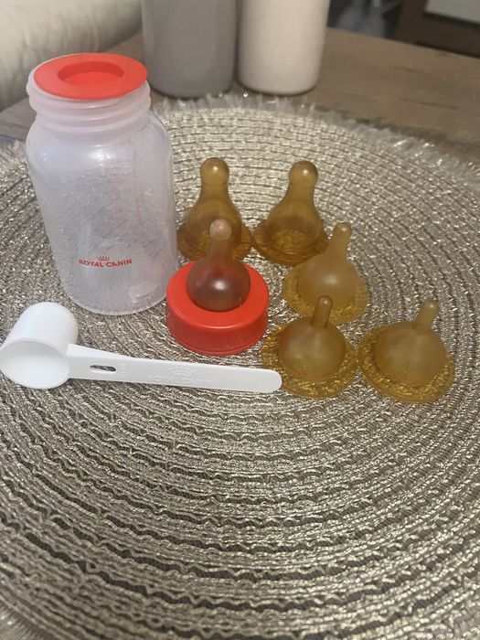 Бутылочка для кормления Royal canin.