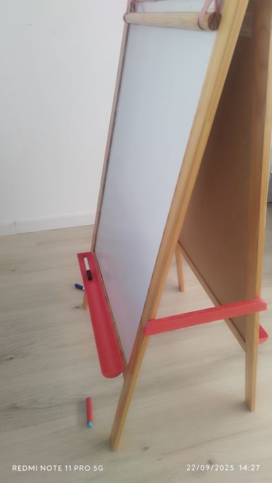 mesa de criação e aprendizagem de pé