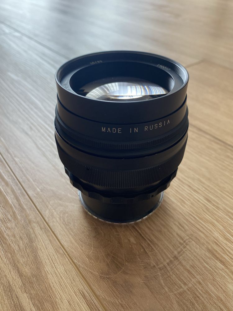 Helios 40-2-H 85mm f/1.5 Nikon + adapter pod Canon | swirly bokeh