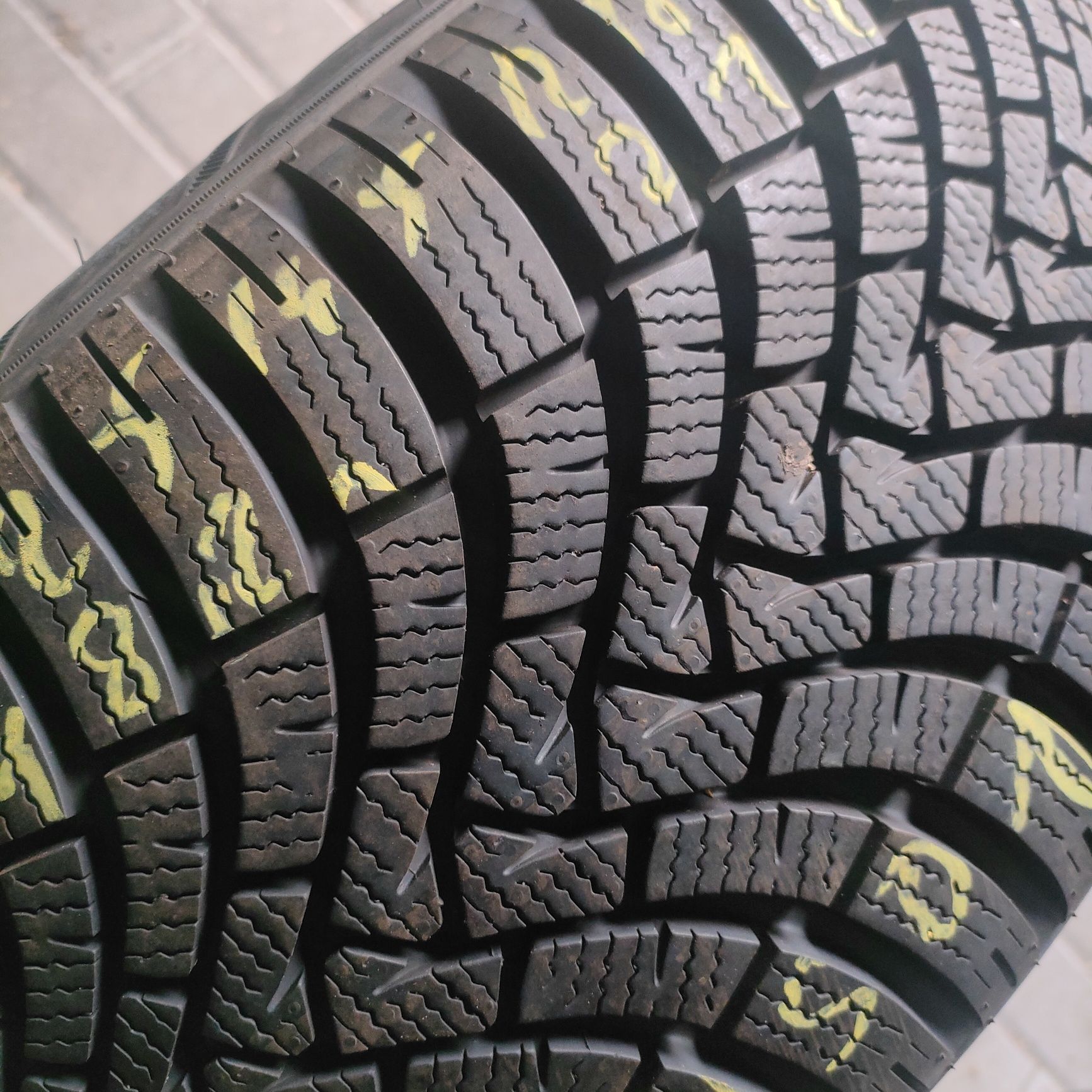 1x Falken Eurowinter HS01 225/45R18 91V XL 1 sztuka całoroczna