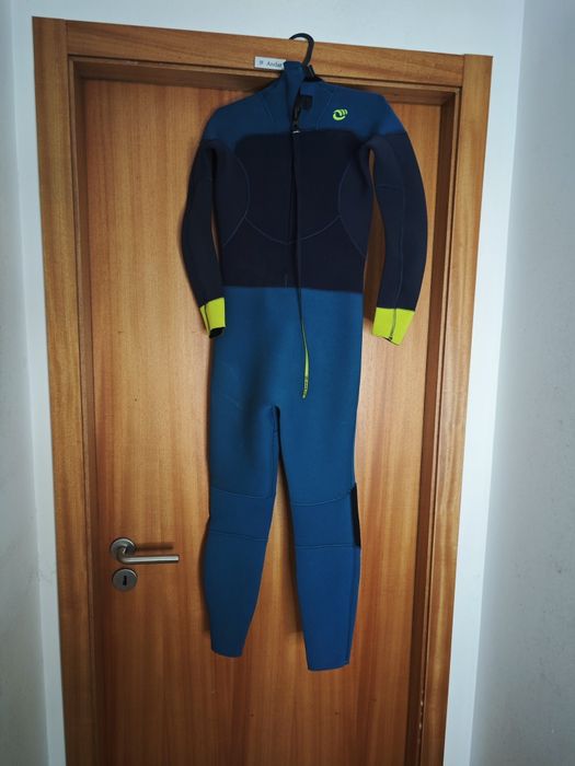 Fatos de surf usados