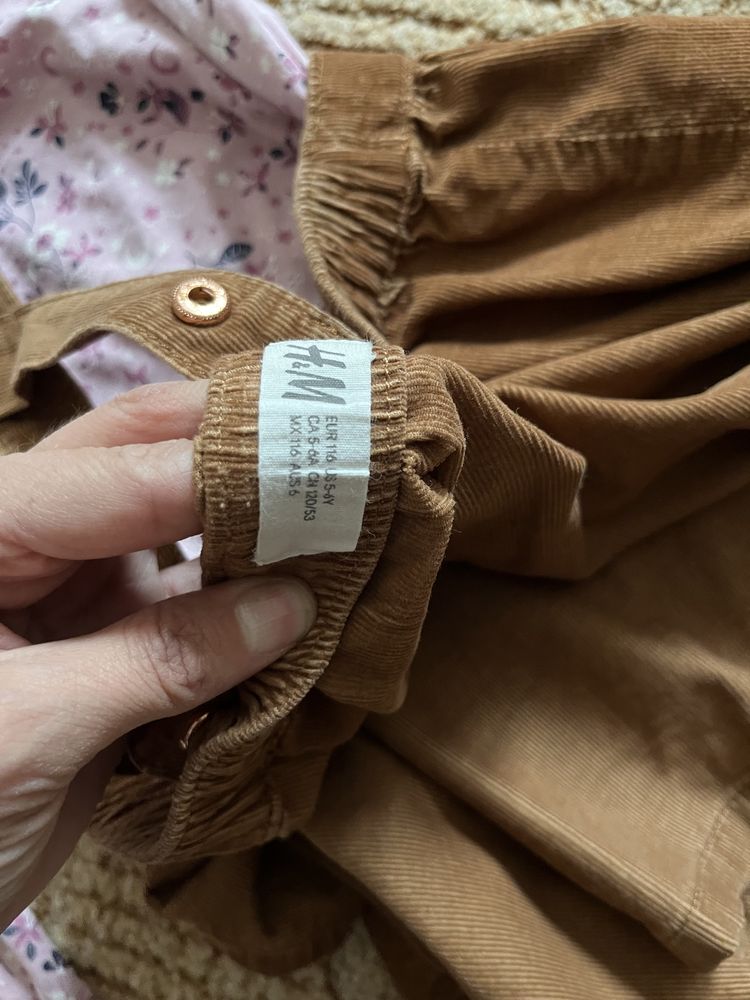 Sukienka ogrodniczka sztruksowa kotek H&M