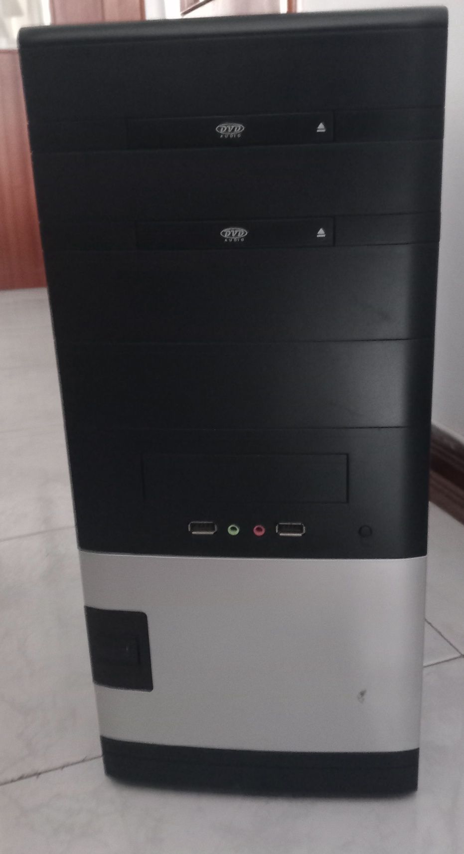 Ecrã 20,5 '' SONY + oferta da Torre (CPU