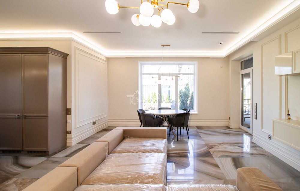 У продажі сучасний будинок с басейном в селищі Лісне! Без комісії!