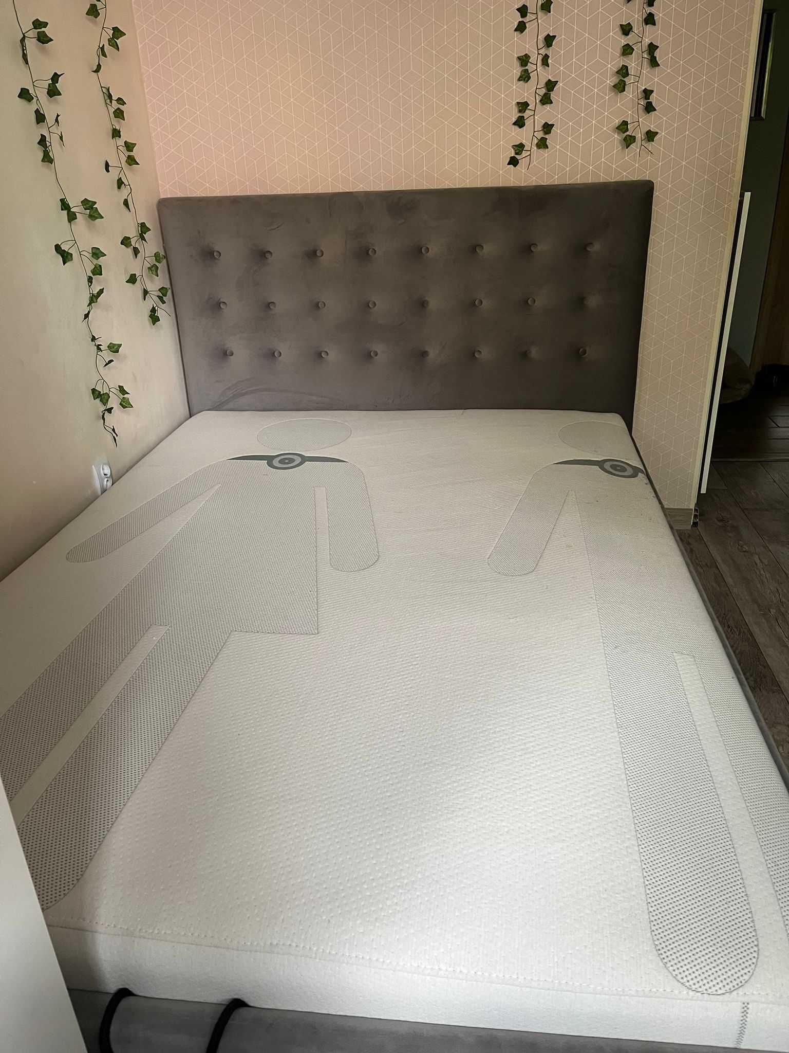Łóżko sypialniane 140x200 tapicerowane