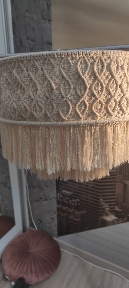 Piękna lampa, abażur w stylu boho, makrama