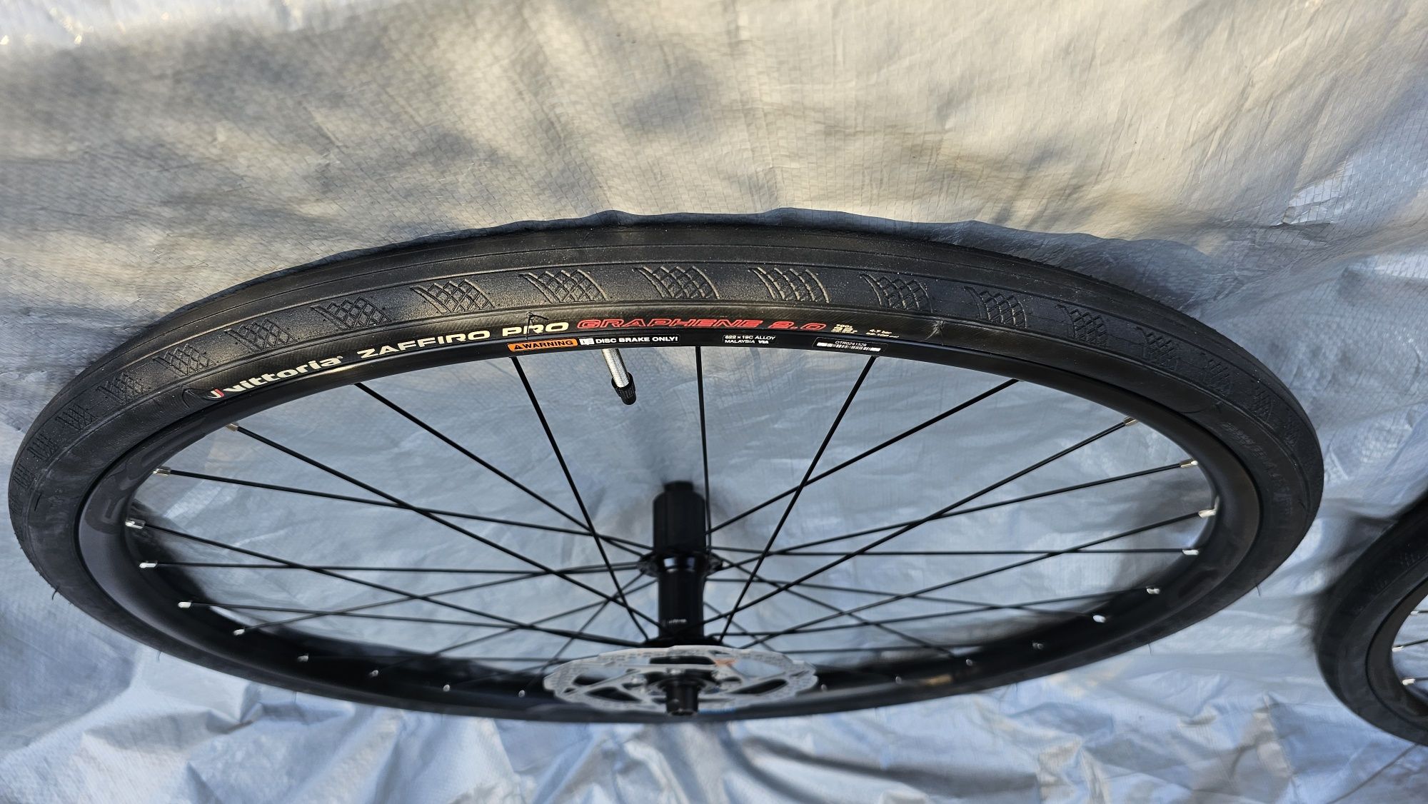 koła Shimano WH-RS171 28 Disc, gotowe do jazdy