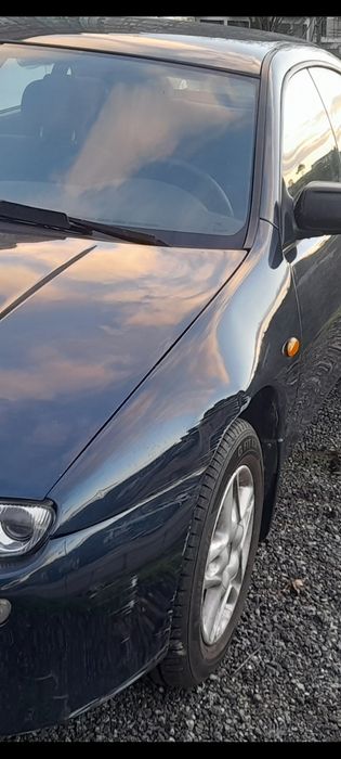 Mazda 323f, carro TOP