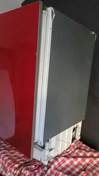 Lodówka podblatowa front czerwony połysk front mozna wymienić