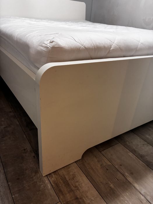 Łóźko do sypialni z materacem 160*200