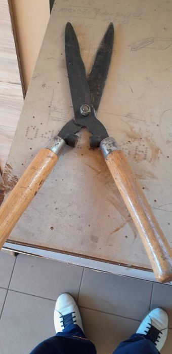 Sprzedam dwa sekatory do żywopłotu