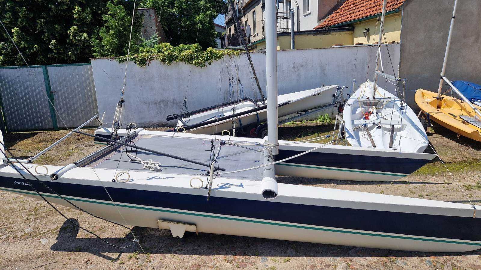 Katamaran Dart 18 Race + wózek slipowy
