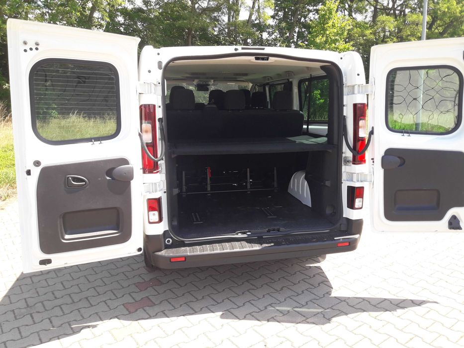 wypożyczalnia busów - Renault Trafic 9-cio osobowy do wynajęcia