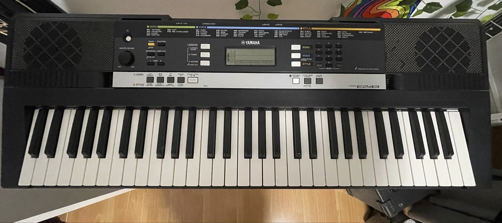 Piano Yamaha E243