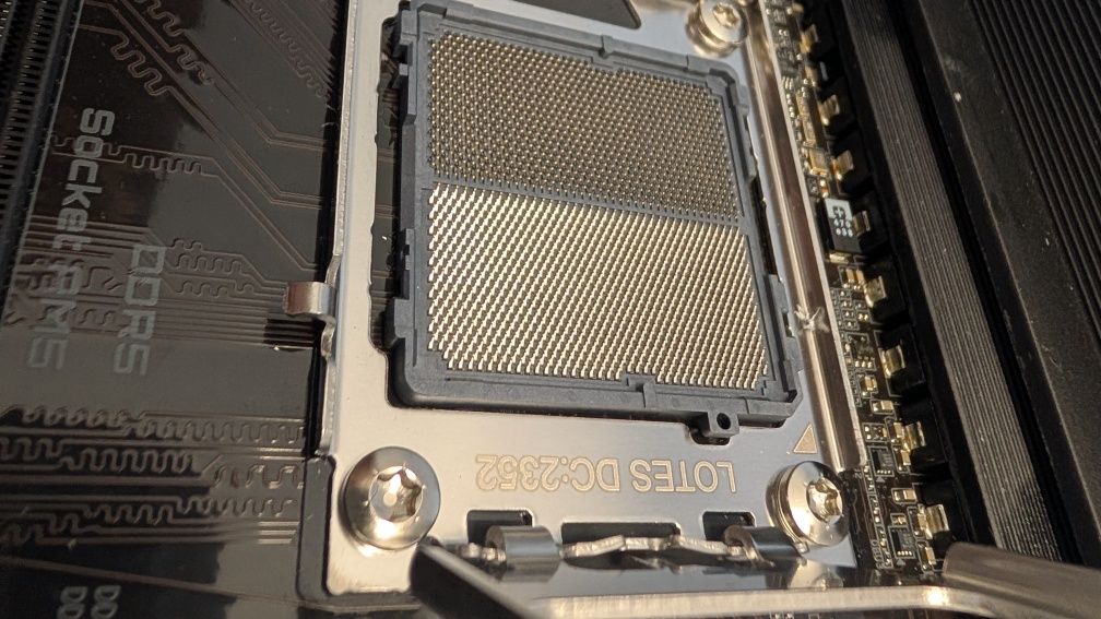 Gigabyte B650I AX (AM5, ITX)